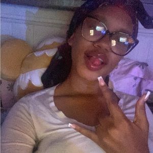 Meet your Posher, Leilani